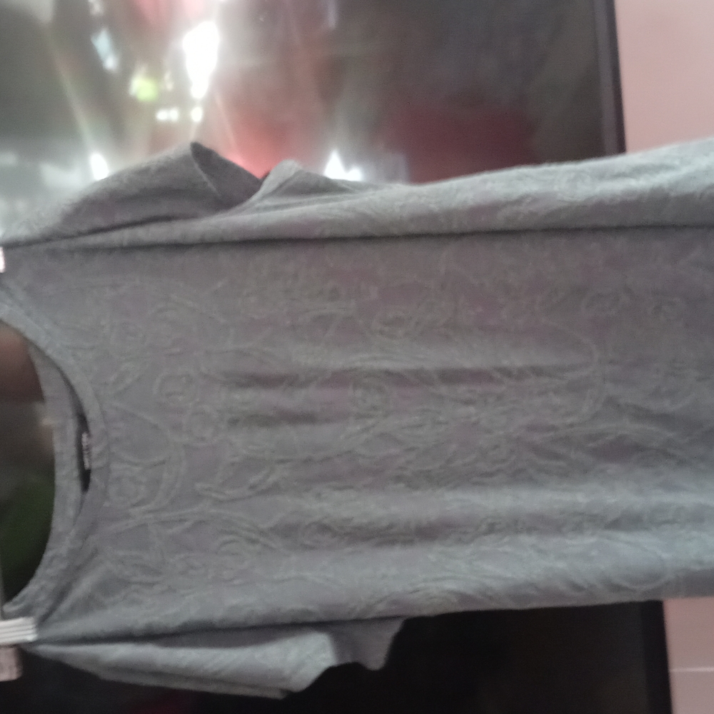 Simply vera- Vera Wang top